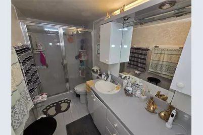 1555 W 44th Pl #235, Hialeah, FL 33012 - Photo 35