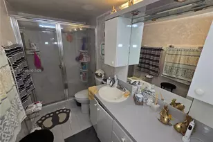 1555 W 44th Pl, Hialeah, FL 33012 - Photo 35