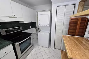 1555 W 44th Pl, Hialeah, FL 33012 - Photo 9