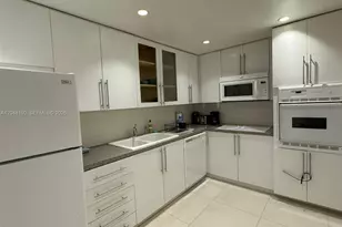 3901 S Ocean Dr, Hollywood, FL 33019 - Photo 9