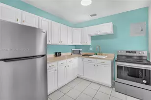 261 SW 15th St, Dania Beach, FL 33004 - Photo 11