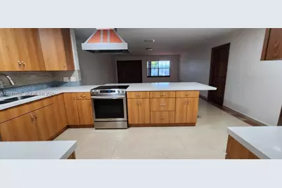 10955 SW 56th St, Miami, FL 33165 - Photo 3