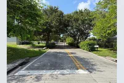 18500 Griffin Rd, Southwest Ranches, FL 33332 - Photo 25