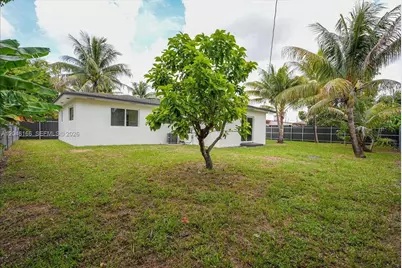 19531 NW 1st Pl, Miami Gardens, FL 33169 - Photo 21