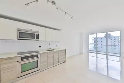 1300 Brickell Bay Dr #1206, Miami, FL 33131 - Photo 3