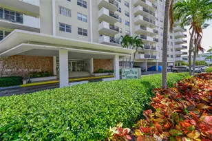401 Golden Isles Dr, Hallandale Beach, FL 33009 - Photo 29
