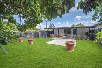 7022 SW 19th Ct, North Lauderdale, FL 33068 - Photo 5