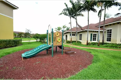 6041 SW 19 Pl, North Lauderdale, FL 33068 - Photo 5