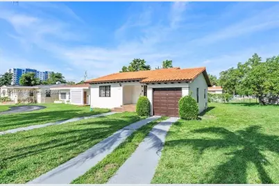 860 NW 17th Ct, Miami, FL 33125 - Photo 3