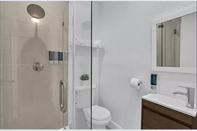 860 NW 17th Ct, Miami, FL 33125 - Photo 13