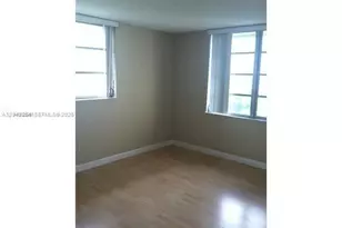 3001 W Rolling Hills Cir, Davie, FL 33328 - Photo 5