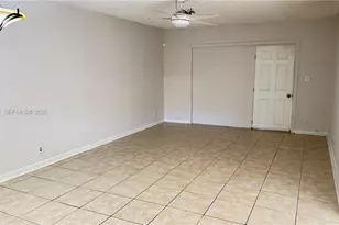 5525 N Lakewood Cir N, Margate, FL 33063 - Photo 9