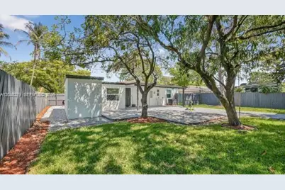 1010 NE 138th St, North Miami, FL 33161 - Photo 15