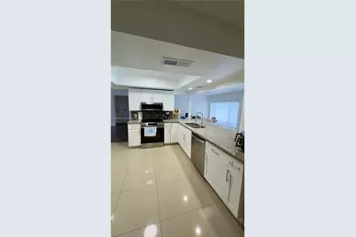 9170 NW 24th Pl, Sunrise, FL 33322 - Photo 13
