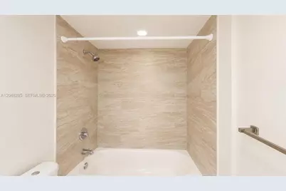 900 SW 8th St #1110, Miami, FL 33130 - Photo 7