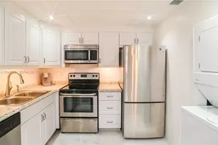 130 Cypress Club Dr, Pompano Beach, FL 33060 - Photo 1