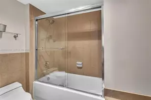 3375 N Country Club Dr, Aventura, FL 33180 - Photo 23