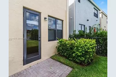 965 NE 193rd Ter, Miami, FL 33179 - Photo 17