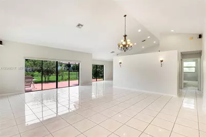 9496 Sun Pointe Dr, Boynton Beach, FL 33437 - Photo 5