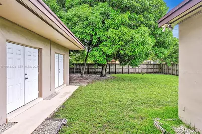 331 NE 176th St, North Miami Beach, FL 33162 - Photo 23