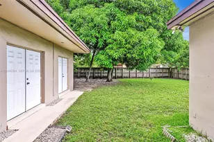 331 NE 176th St, North Miami Beach, FL 33162 - Photo 23