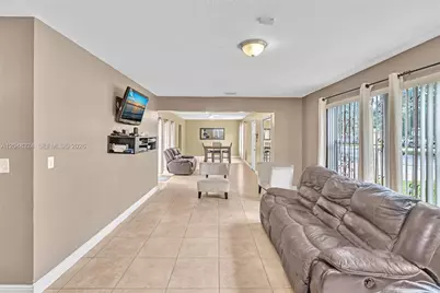 331 NE 176th St, North Miami Beach, FL 33162 - Photo 15