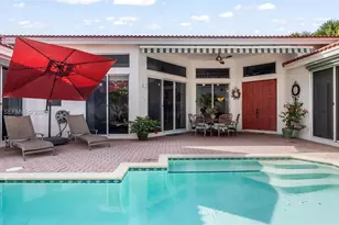 1221 E Bel Aire Dr E, Pembroke Pines, FL 33027 - Photo 7