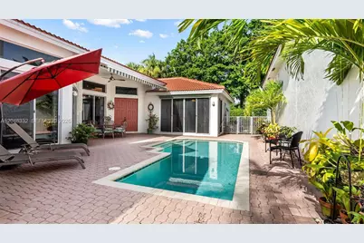 1221 E Bel Aire Dr E, Pembroke Pines, FL 33027 - Photo 5