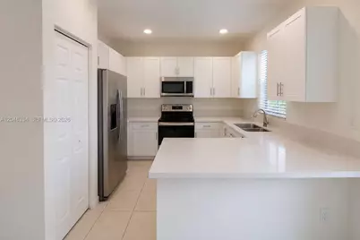 10934 W 33rd Way, Hialeah, FL 33018 - Photo 11