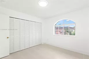 6823 W 36th Ave, Hialeah, FL 33018 - Photo 15