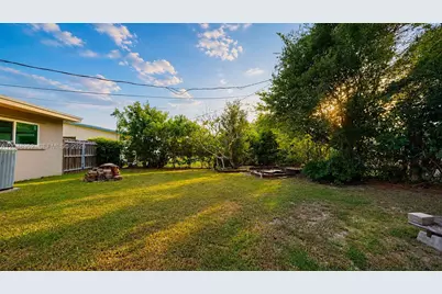 10020 Bahia Dr, Cutler Bay, FL 33189 - Photo 41