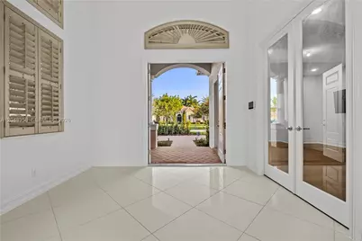 5301 S Sterling Ranch Cir, Davie, FL 33314 - Photo 9