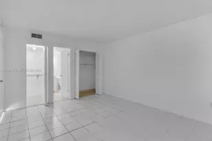 4715 NW 7th St, Miami, FL 33126 - Photo 9
