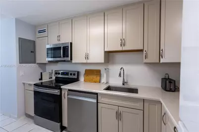 1750 James Ave #7L, Miami Beach, FL 33139 - Photo 9