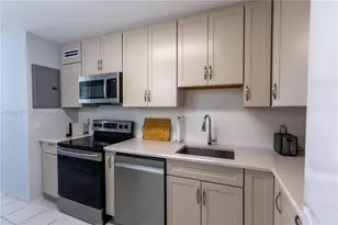 1750 James Ave, Miami Beach, FL 33139 - Photo 9