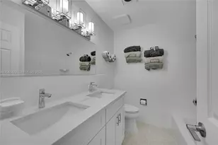 810 SW 12th Ct, Fort Lauderdale, FL 33315 - Photo 13
