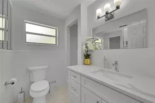 810 SW 12th Ct, Fort Lauderdale, FL 33315 - Photo 9