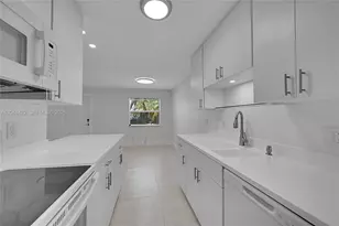 808 SW 12th Ct, Fort Lauderdale, FL 33315 - Photo 9