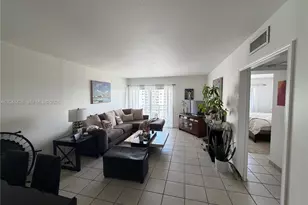 400 Kings Point Dr, Sunny Isles Beach, FL 33160 - Photo 3