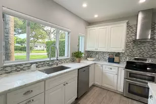 889 NE 97th St, Miami Shores, FL 33138 - Photo 5