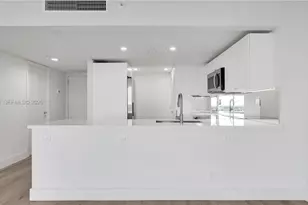 555 NE 34th St, Miami, FL 33137 - Photo 9
