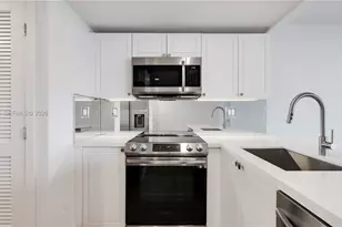 555 NE 34th St, Miami, FL 33137 - Photo 3