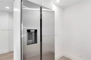 555 NE 34th St, Miami, FL 33137 - Photo 5