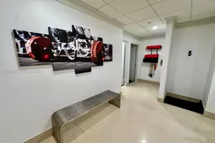 2555 Collins Ave, Miami Beach, FL 33140 - Photo 17
