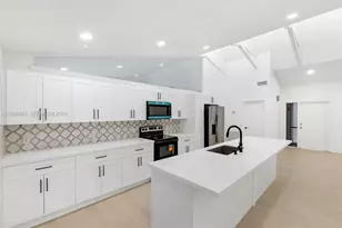7428 NW 49th Ct, Lauderhill, FL 33319 - Photo 7