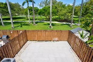 933 NE 24th Ave, Hallandale Beach, FL 33009 - Photo 45
