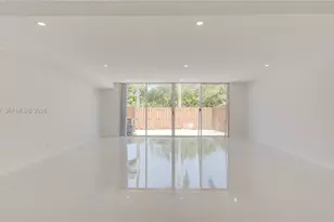 933 NE 24th Ave, Hallandale Beach, FL 33009 - Photo 17