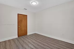 2323 NW 1st St, Miami, FL 33125 - Photo 19