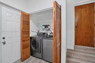 2323 NW 1st St, Miami, FL 33125 - Photo 17