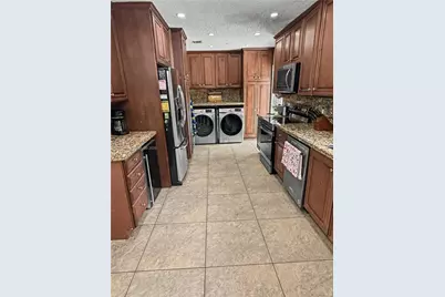 301 SW 65th Ave, Pembroke Pines, FL 33023 - Photo 17